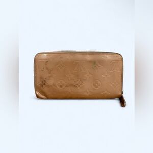 Louis Vuitton Vernis Patent Zip Wallet in Nude Beige